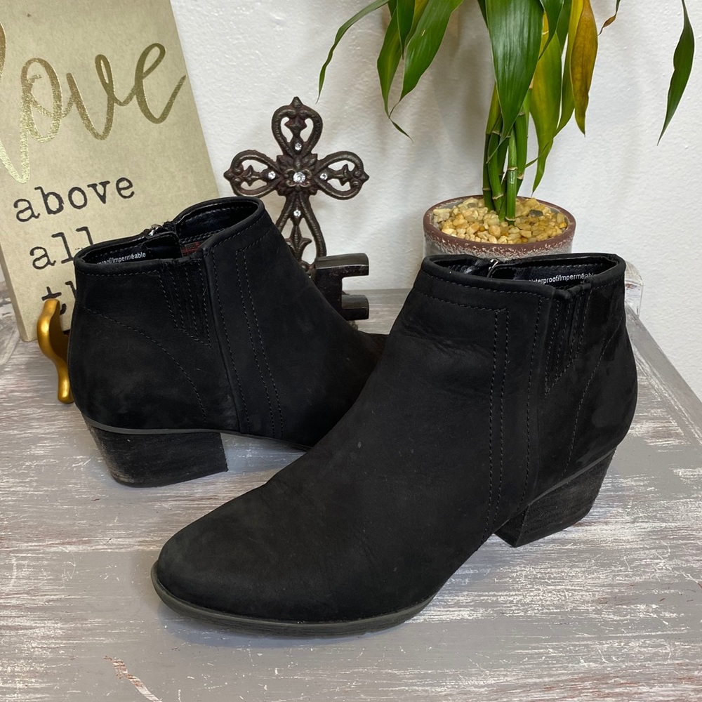 Blondo waterproof black ankle high booties 8M